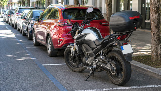 ACP - As motos podem ocupar lugares de estacionamento de carros? 