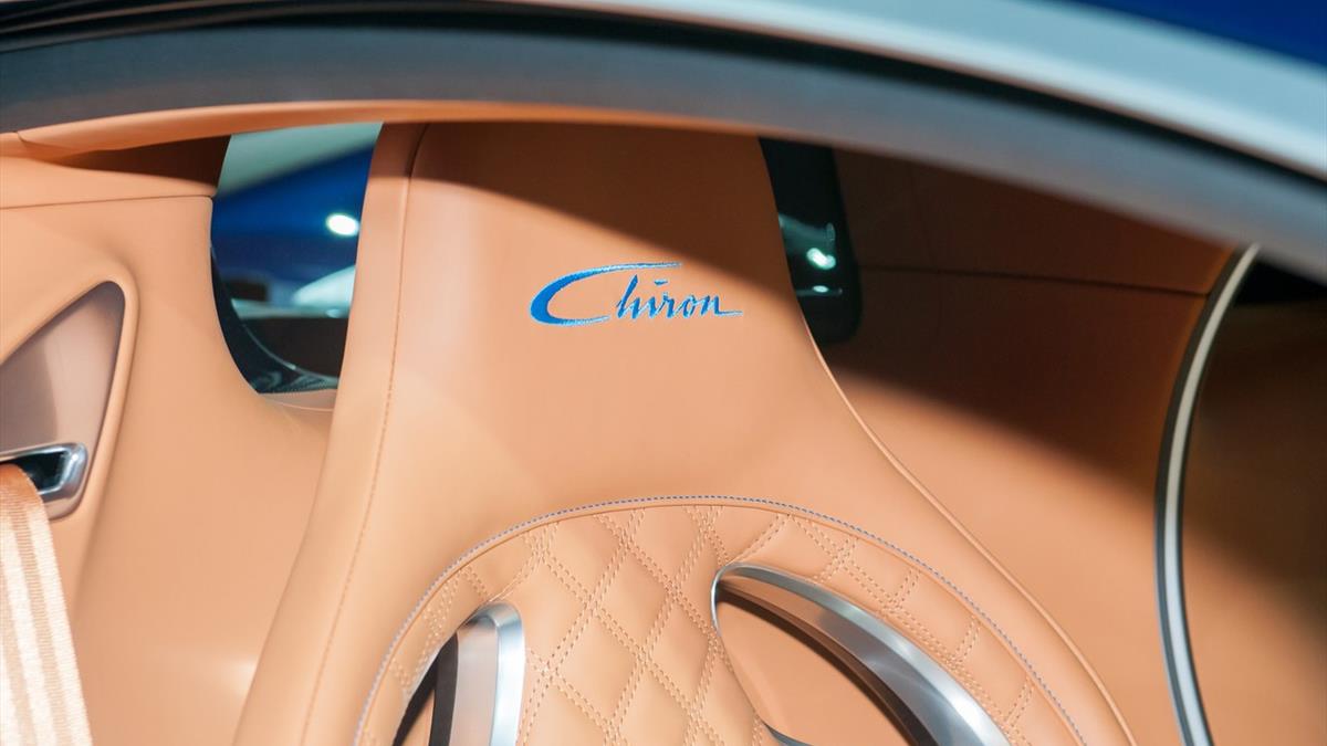 Bugatti Chiron nº 100 saiu da linha de produção  ACP