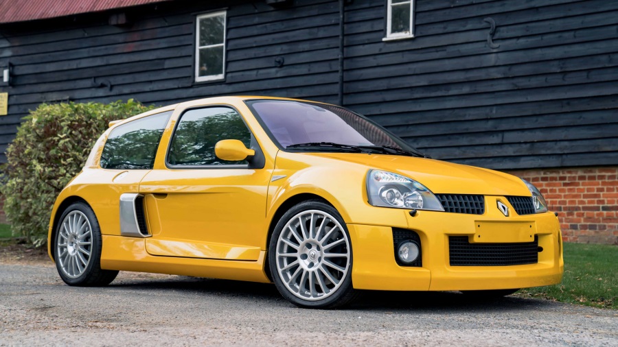 Renault-Clio-V6-900