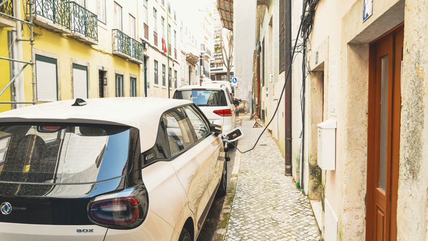 carro-eletrico-a-carregar-3