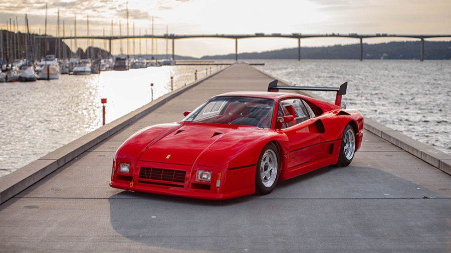 Carros De corrida e ferrari e motos de corrida