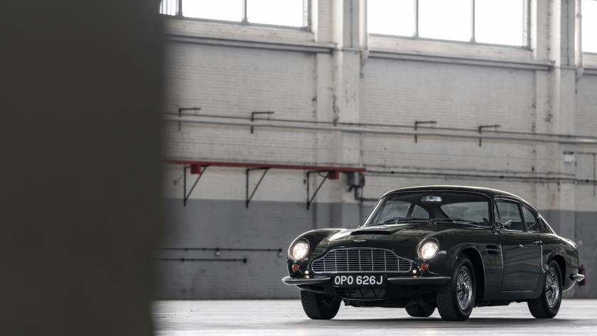 Aston-Martin-DB6-840