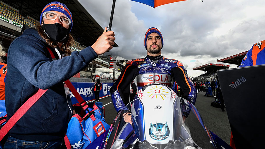 Visão  Miguel Oliveira, o campeão das motos que não tem carta de moto