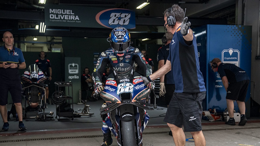 Visão  Miguel Oliveira, o campeão das motos que não tem carta de moto